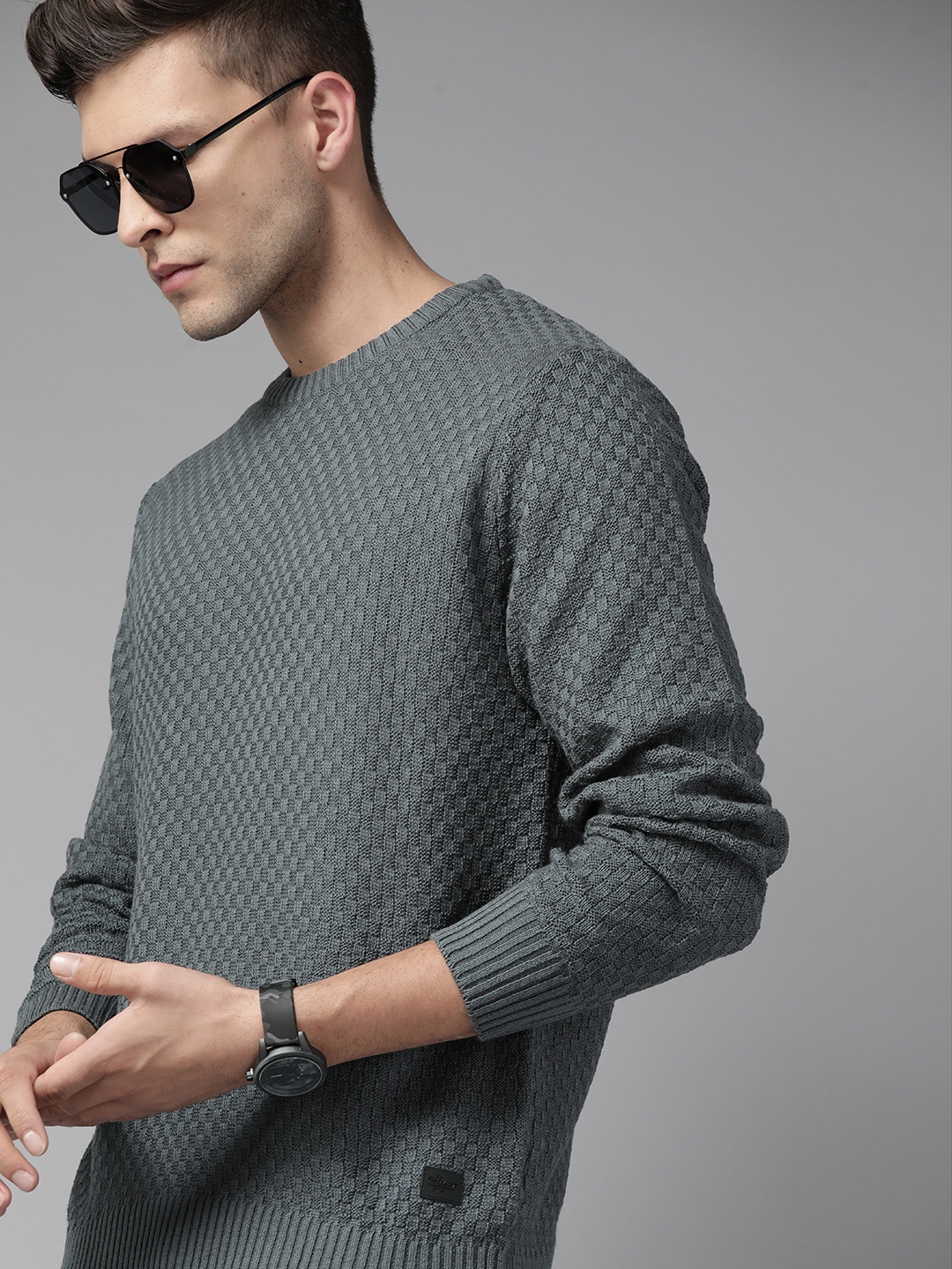 

The Roadster Lifestyle Co.Men Charcoal Grey Self-Checked Pullover