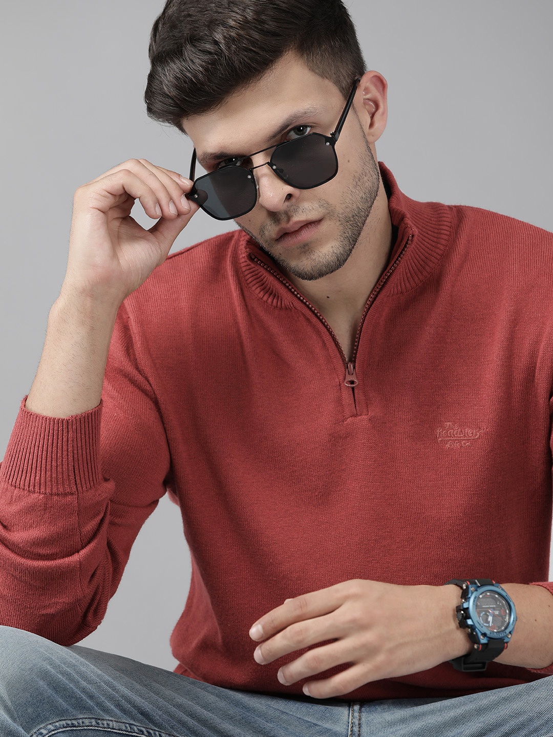 

Roadster Men Rust Red Solid Mock Collar Pullover
