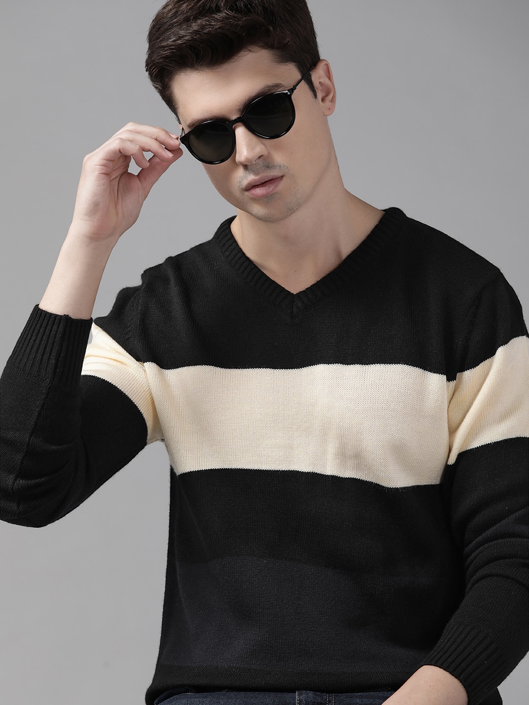 

Roadster Men Striped Sweater, Black