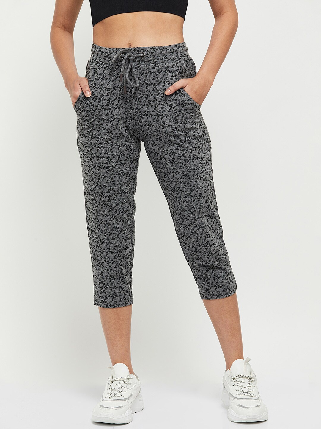 

max Women Charcoal Grey Slim Fit Printed Cotton Capris