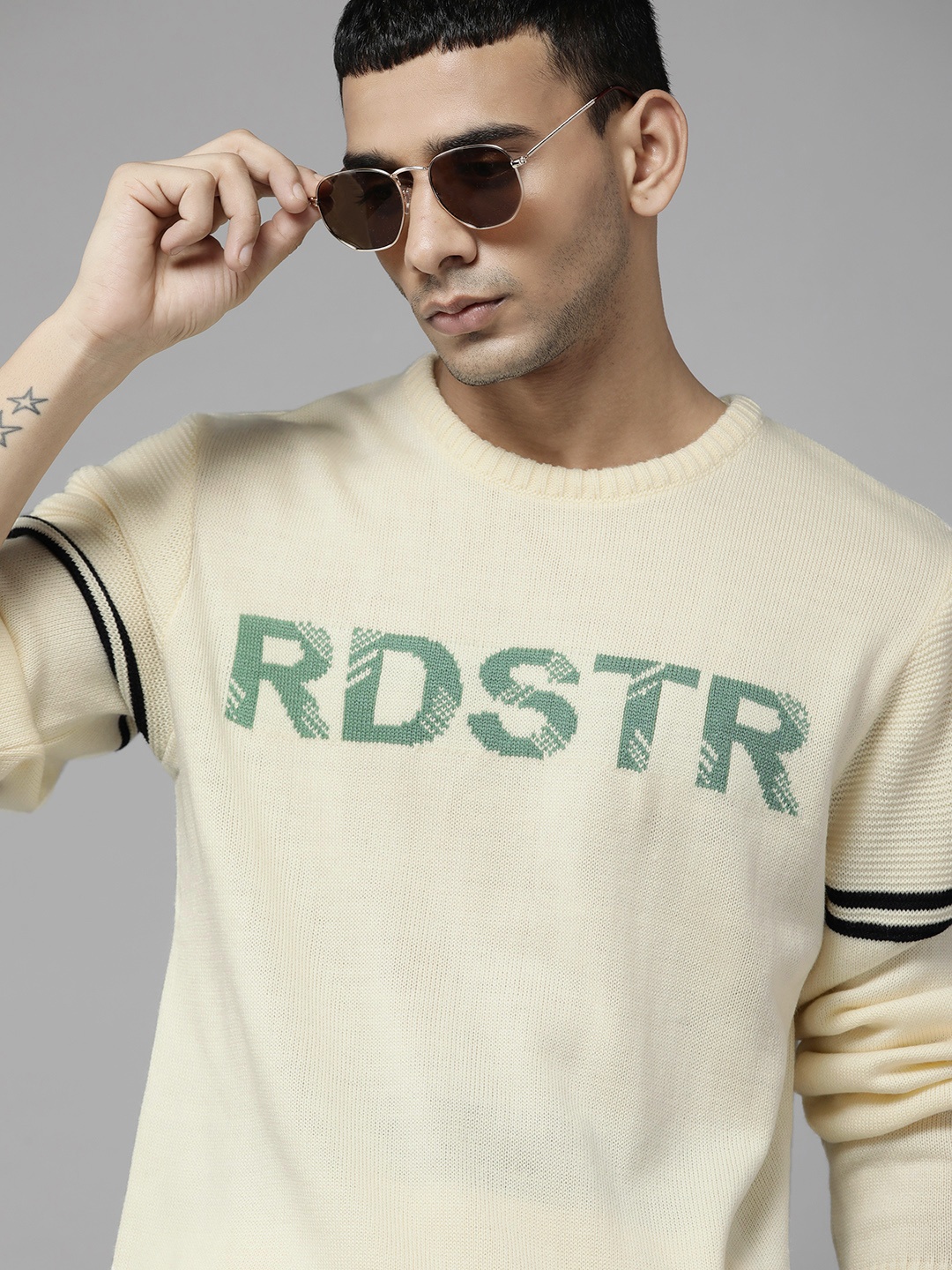

The Roadster Lifestyle Co. Men Off White & Green Self-Design Acrylic Brand Logo Pullover