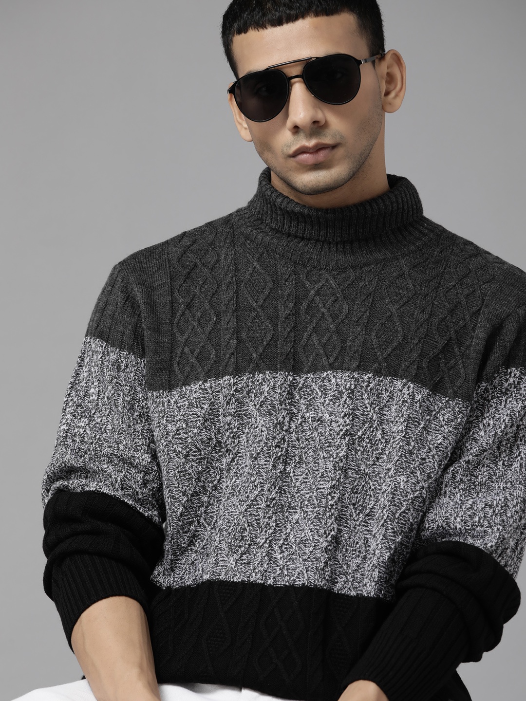 

Roadster Men Grey Melange & Black Acrylic Colorblocked Pullover