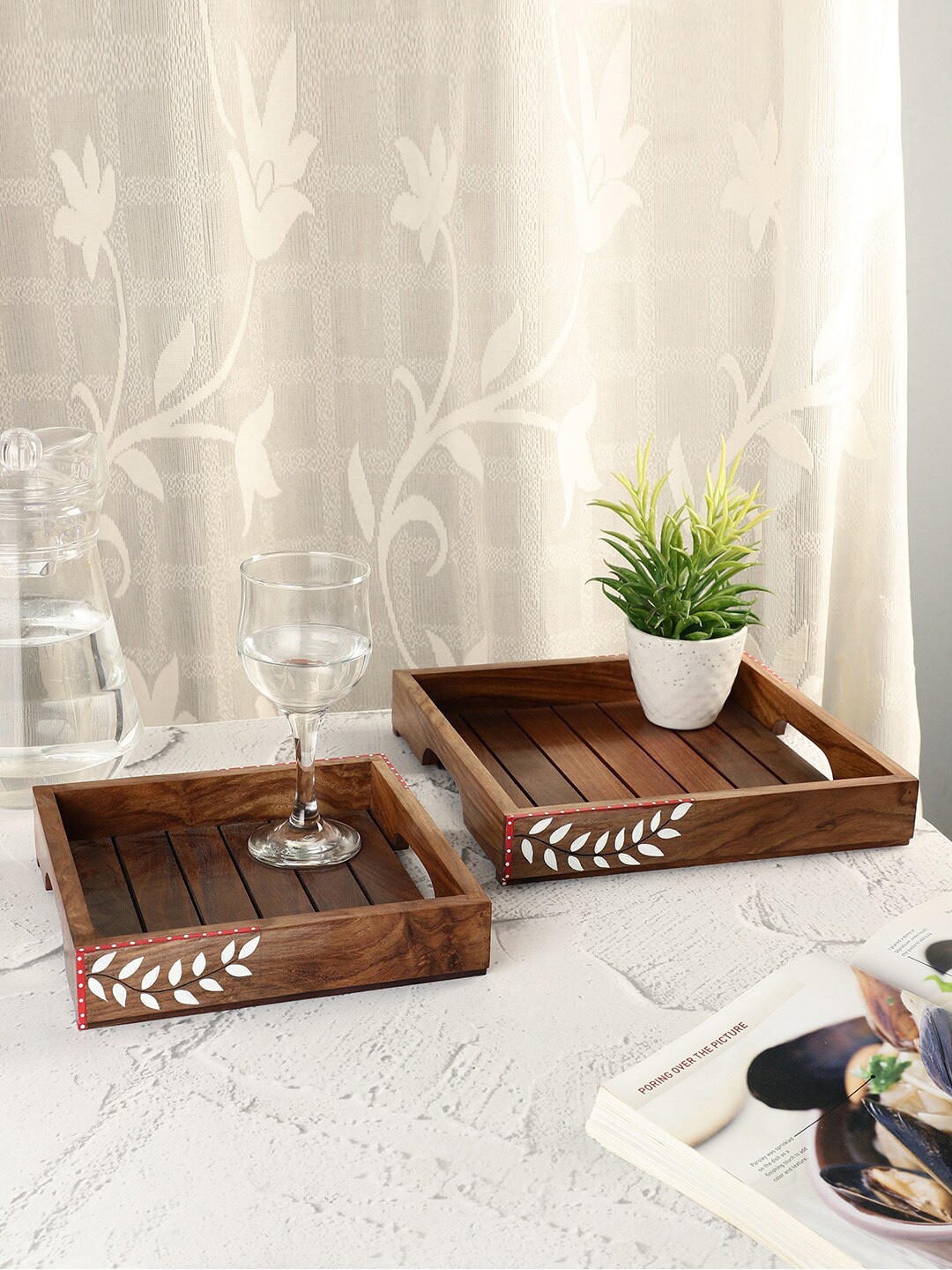 

VarEesha Set of 2 Brown Printed Wooden Snow Leaf Square Trays