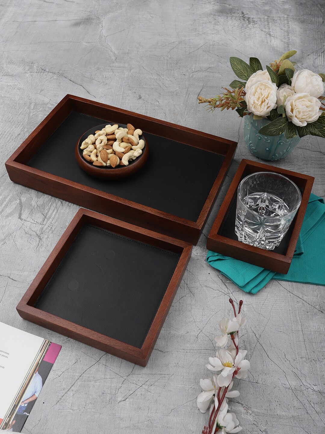 

VarEesha Set Of 4 Brown Solid Handcrafted Mahogany Wood Faux Leather Base Serving Trays