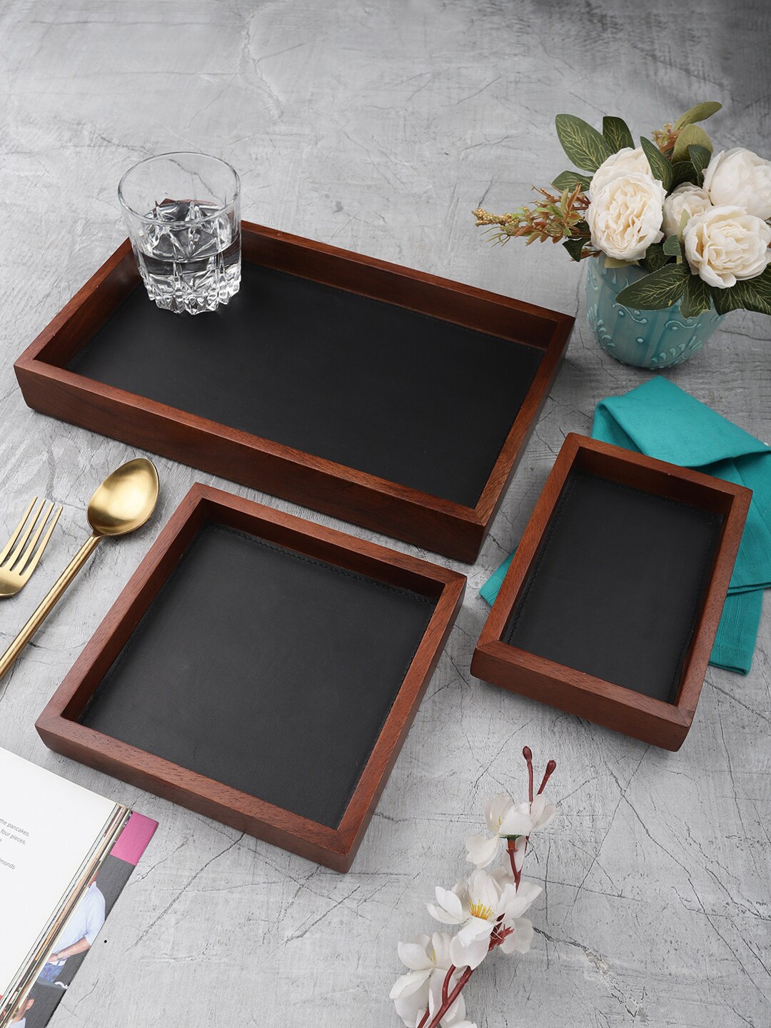 

VarEesha Set Of 3 Brown & Black Solid Serving Trays with Faux Leather Base