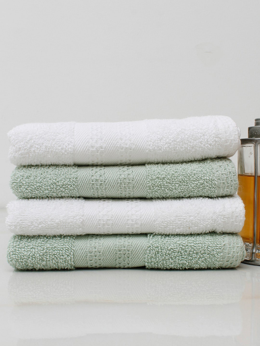 

AVI Living Set of 4 White & Green Solid 450 GSM Pure Cotton Hand Towels