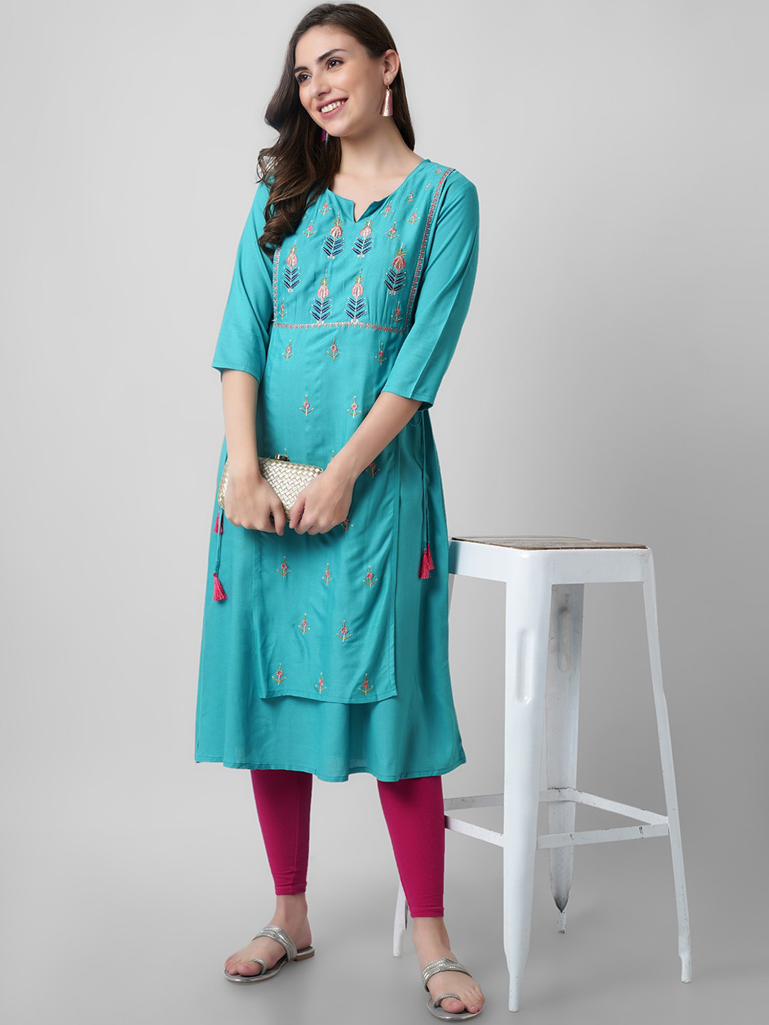 

KALINI Women Sea Green Ethnic Motifs Embroidered Extended Sleeves Chikankari Handloom Kurta