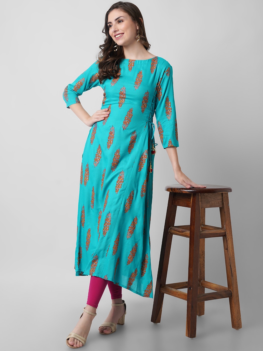 

KALINI Women Sea Green Geometric Printed Thread Work Handloom Kurta