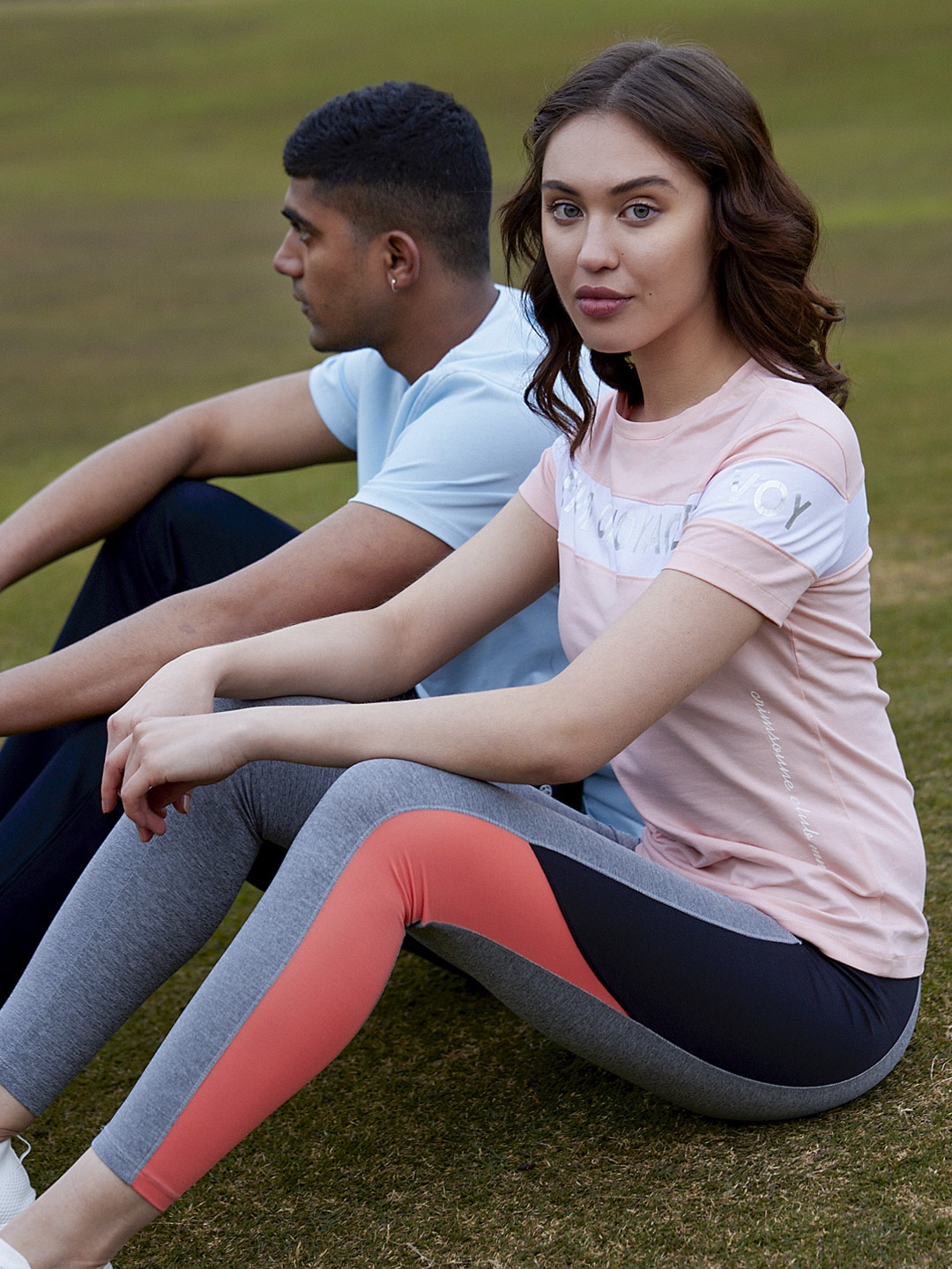 

Crimsoune Club Women Grey & Black Colourblocked Tights