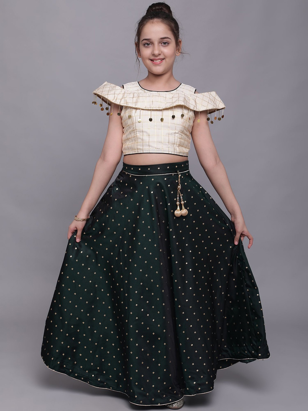 

White World Girls Green & Cream-Coloured Woven Design Mukaish Ready to Wear Lehenga Choli