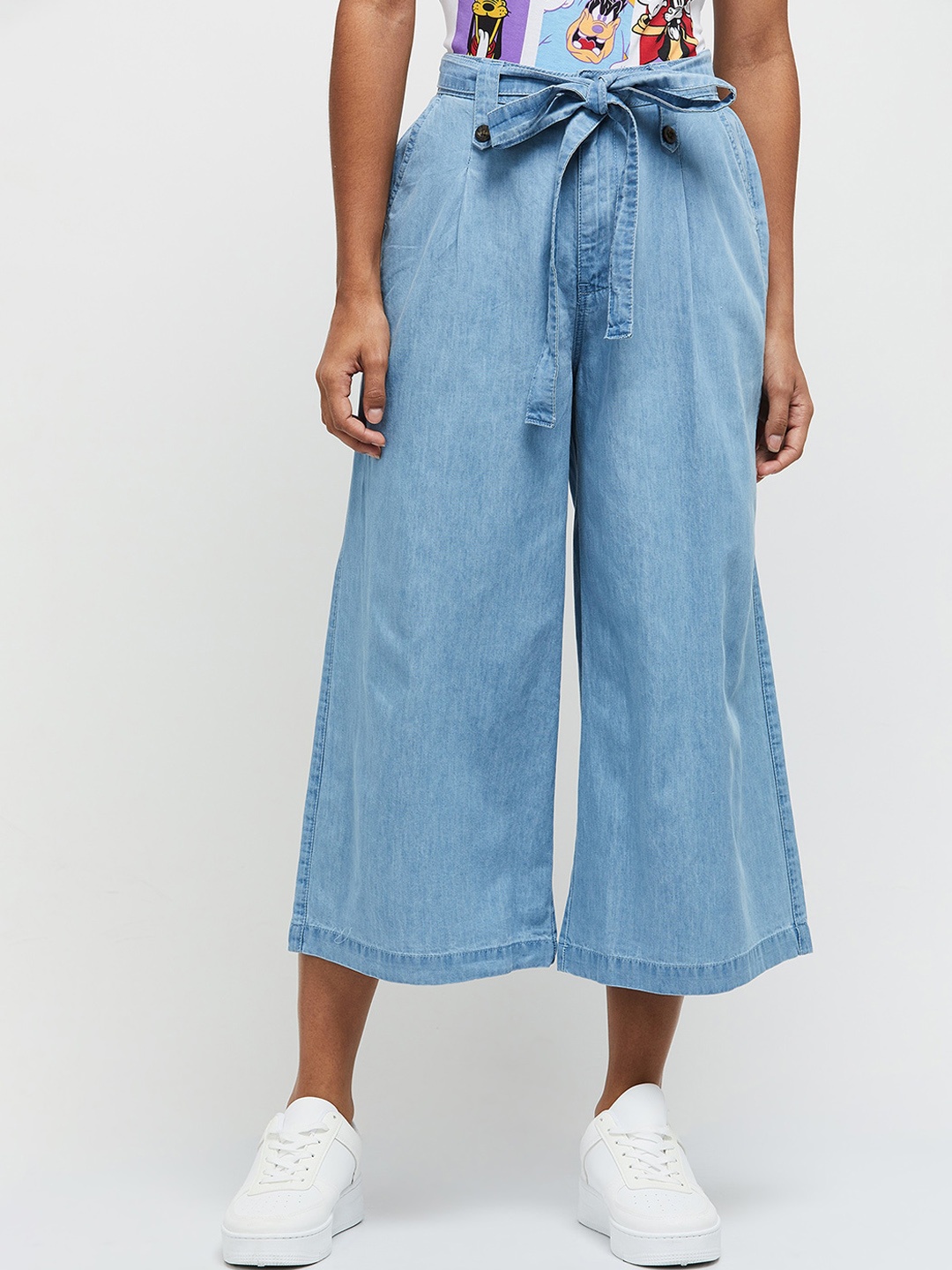 

max Women Blue Low Distress Heavy Fade Jeans
