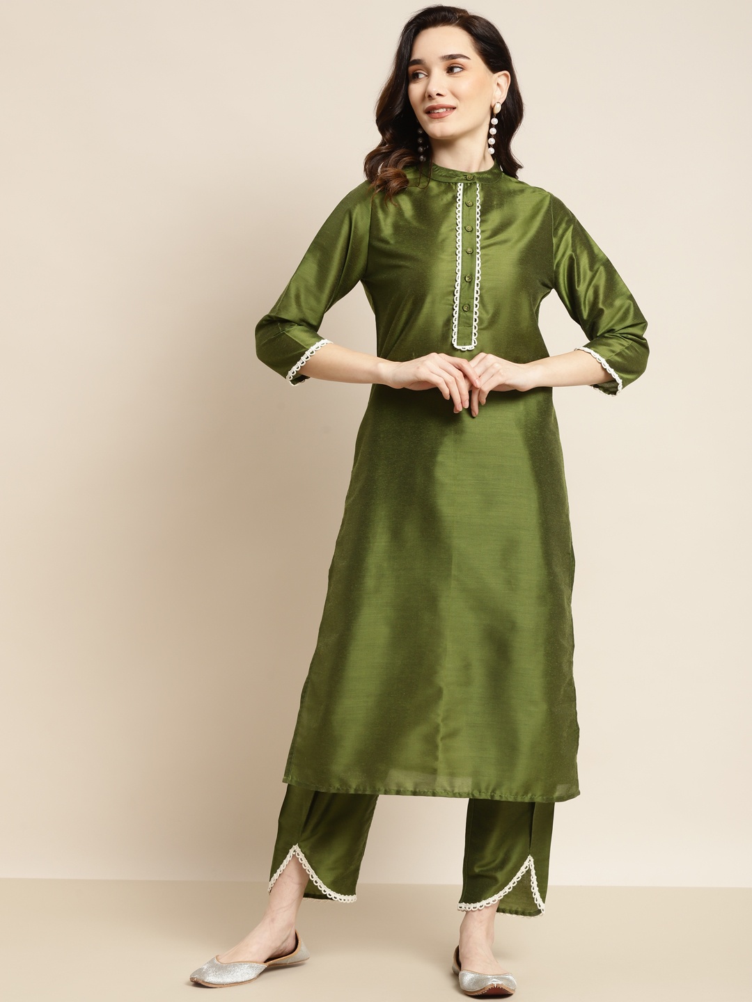 

Shae by SASSAFRAS Women Olive Green Thread Work Detail Kurta with Trousers