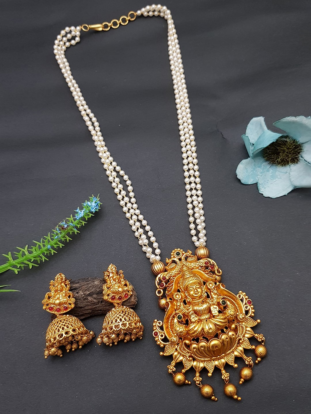 

GRIIHAM Gold-Plated White AD-Studded & Pearl Beaded Jewellery Set