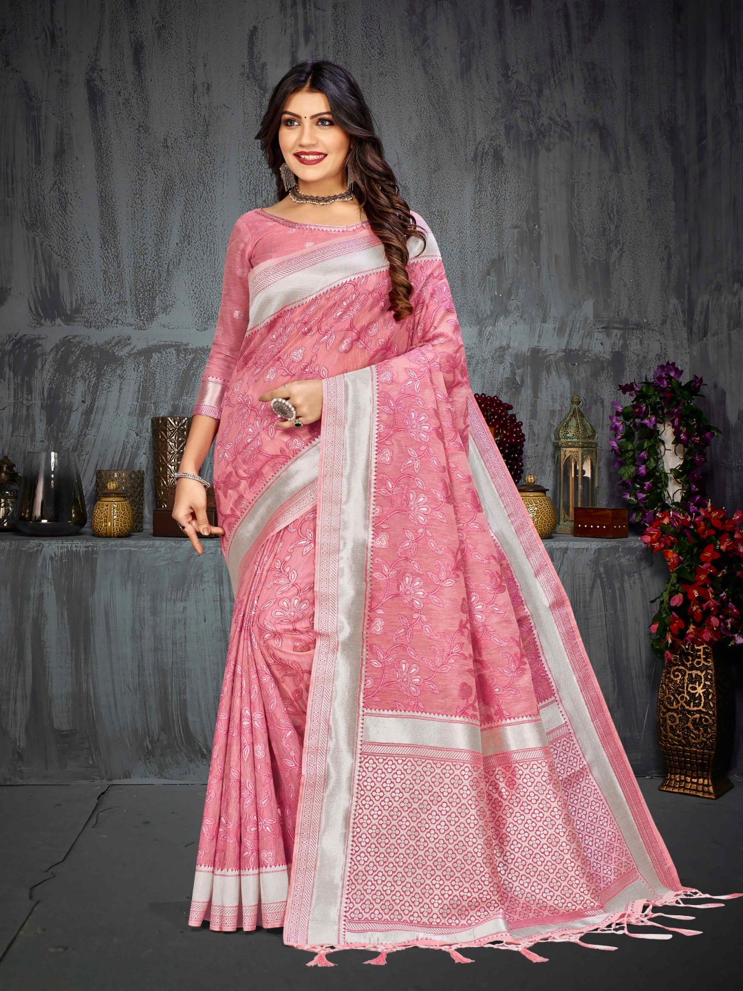 

Inddus Women Pink Floral Woven Design Saree with Blouse Piece