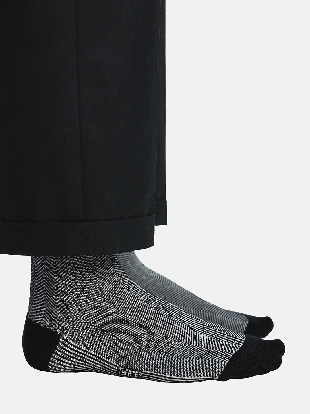 

Theater Men Black & White Herringbone Socks