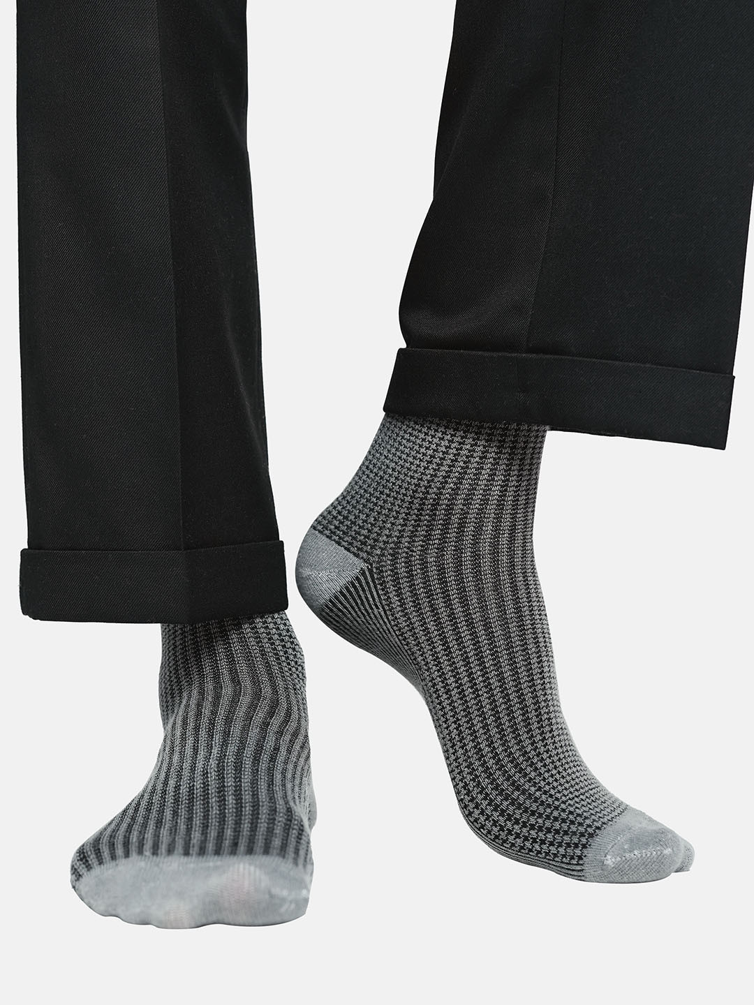 

Theater Men Light Grey & Black Houndstooth Socks