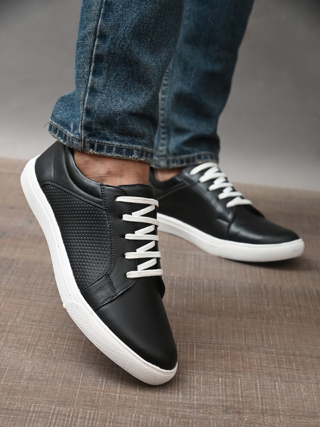 

Roadster Men Black Sneakers