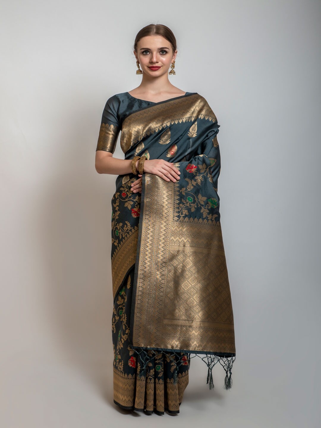 

Lilots Grey & Gold-Toned Ethnic Motifs Silk Blend Kota Saree