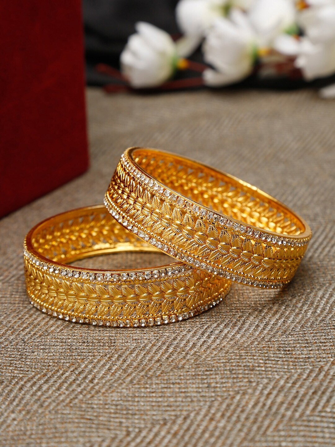 

Shining Diva Set of 2 Gold-Plated Bangles