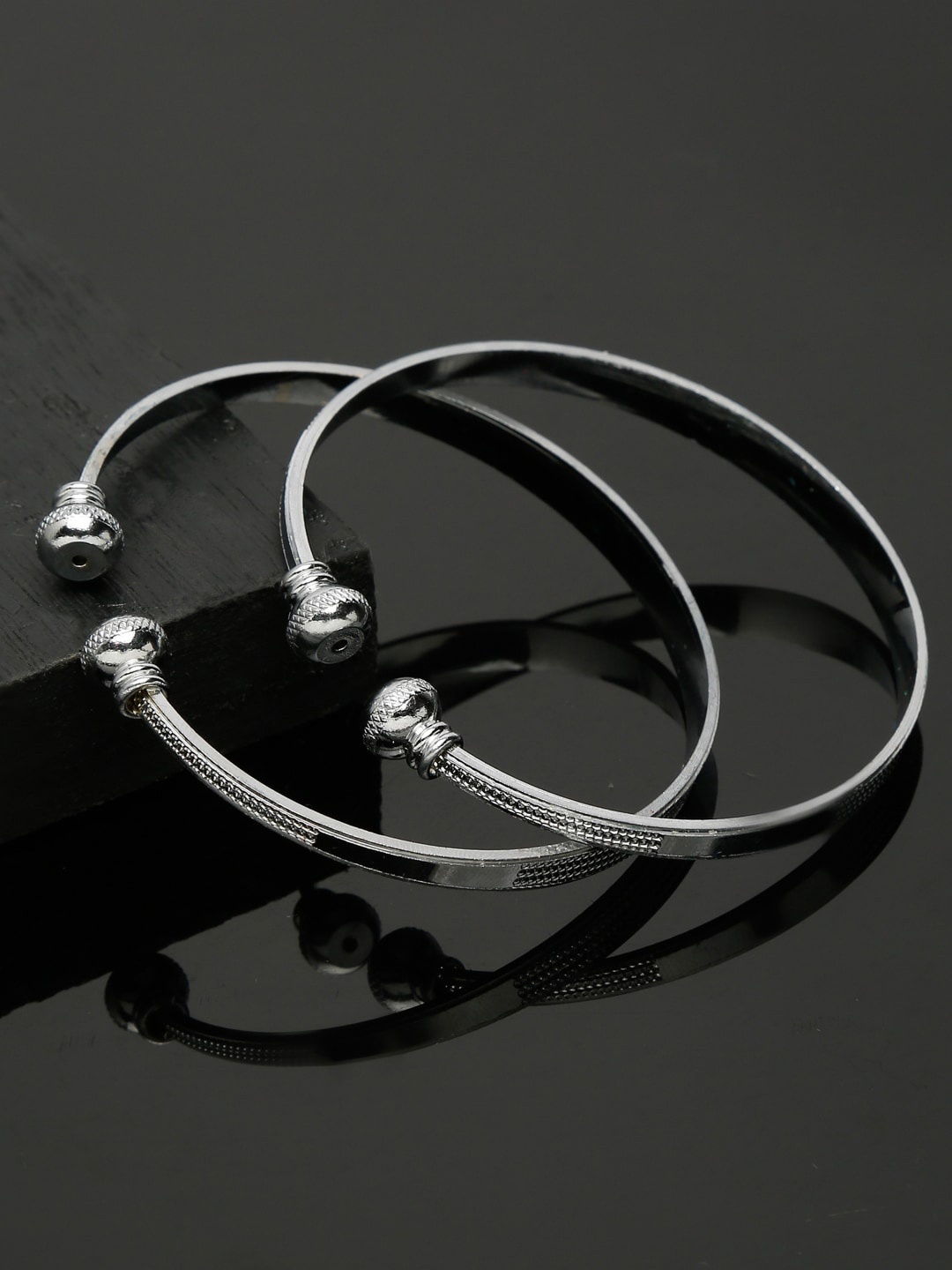 

Shining Diva Set of 2 Silver-Plated Bangles