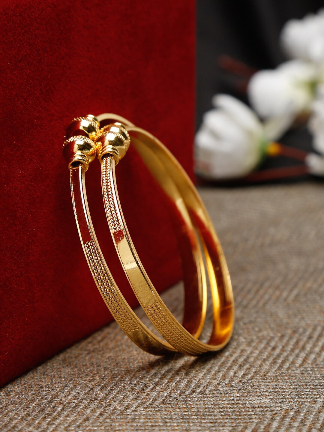 

Shining Diva Set Of 2 Gold-Plated Bangles