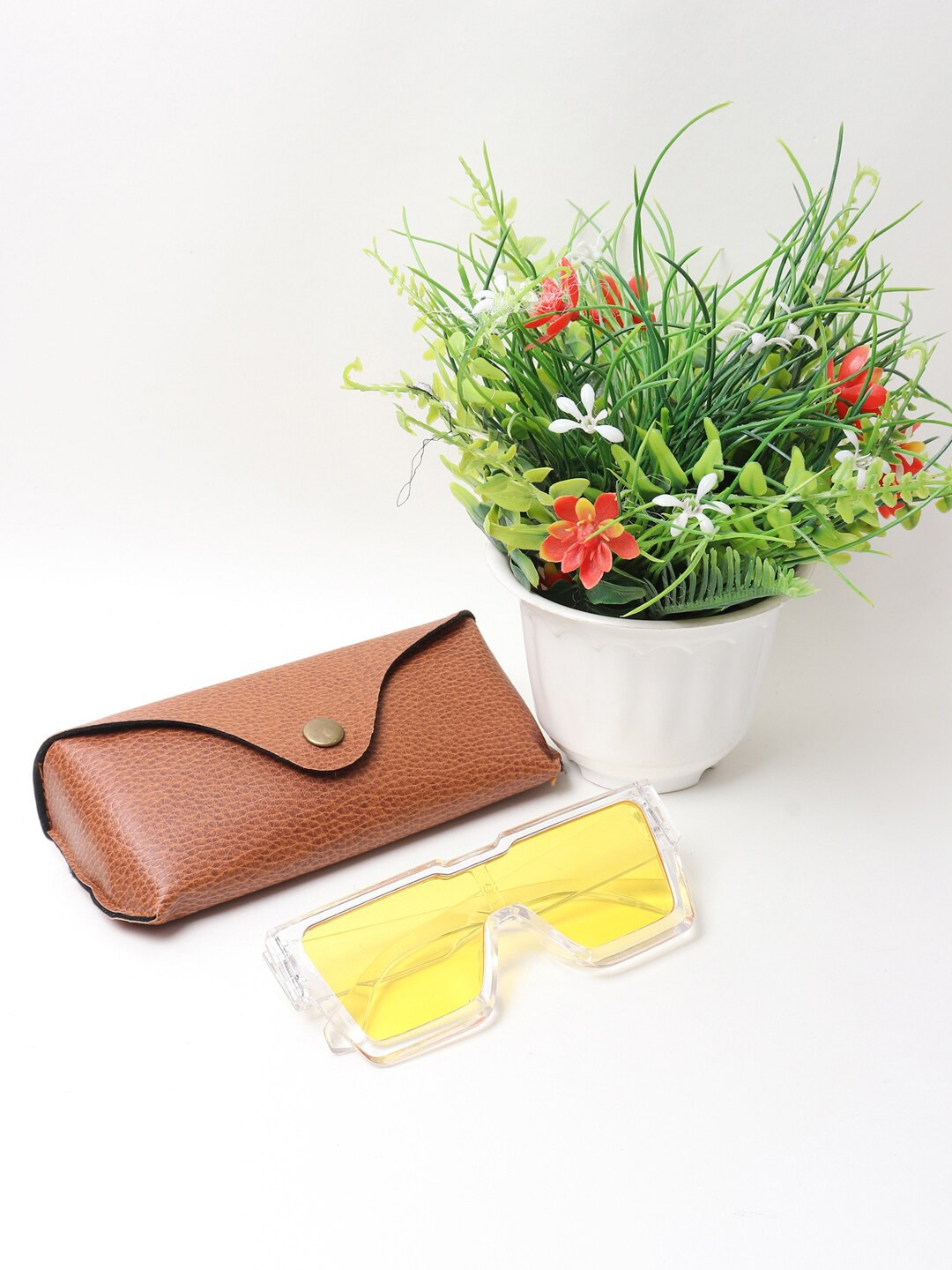 

FROGGY Unisex Kids Yellow Lens & White Wayfarer Sunglasses with UV Protected Lens FG-10872-09-Yellow