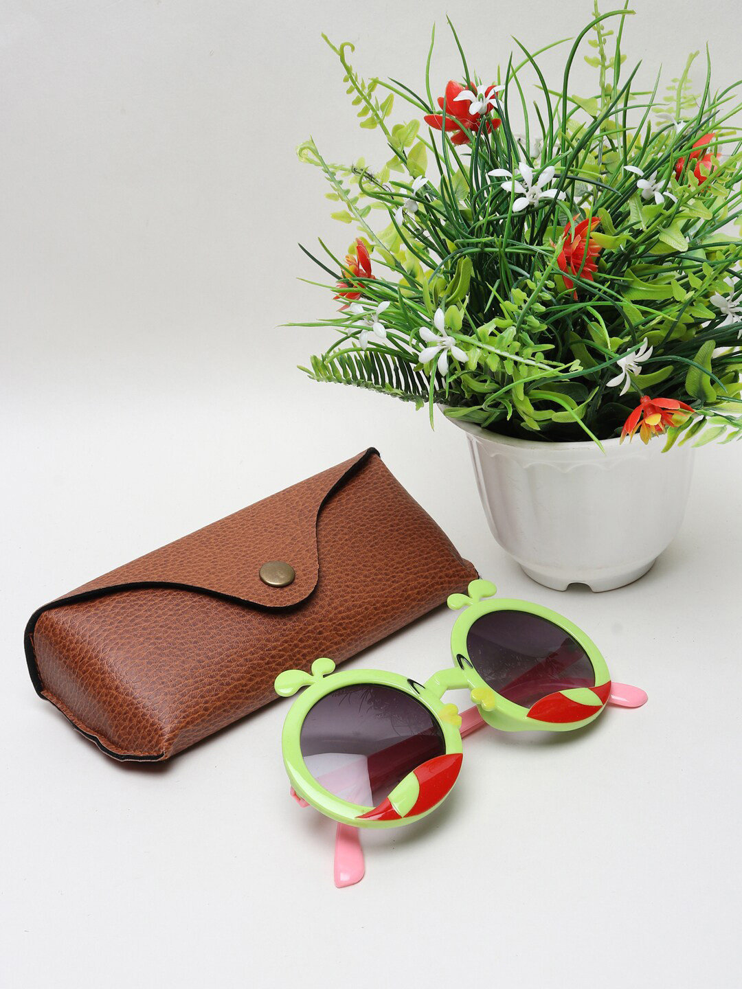 

FROGGY Kids Black Lens & Green Other Sunglasses with UV Protected Lens