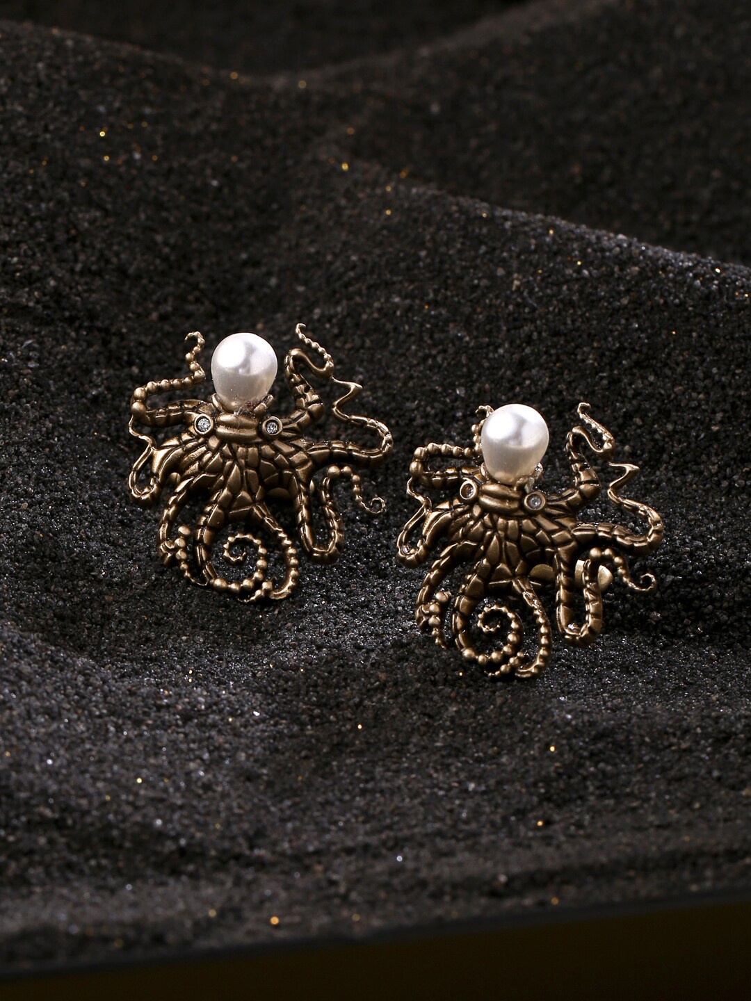 

COSA NOSTRAA Gunmetal-Toned & Off White Octopus Pearl Quirky Cufflink, Metallic