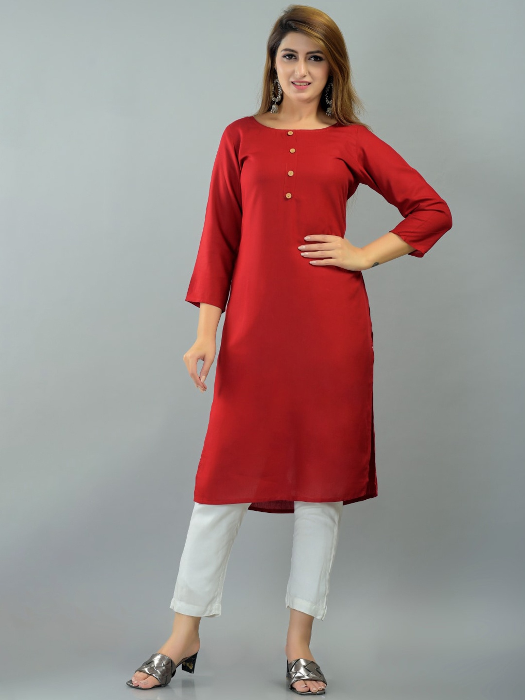 

IQRAAR Women Maroon Thread Work Kurta