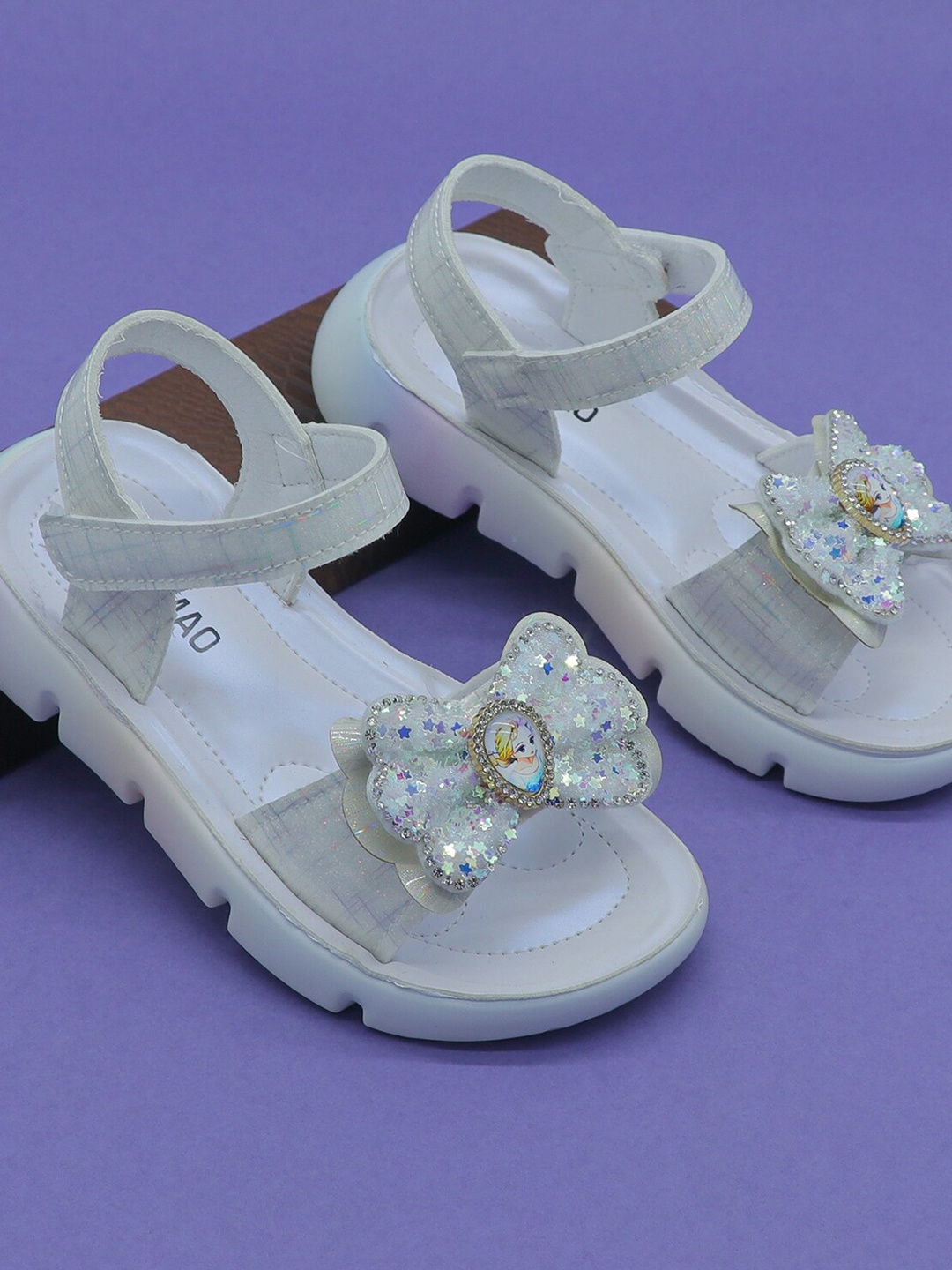 

FEETWELL SHOES Girls White & Gold-Toned Embellished Open Toe Flats with Bows