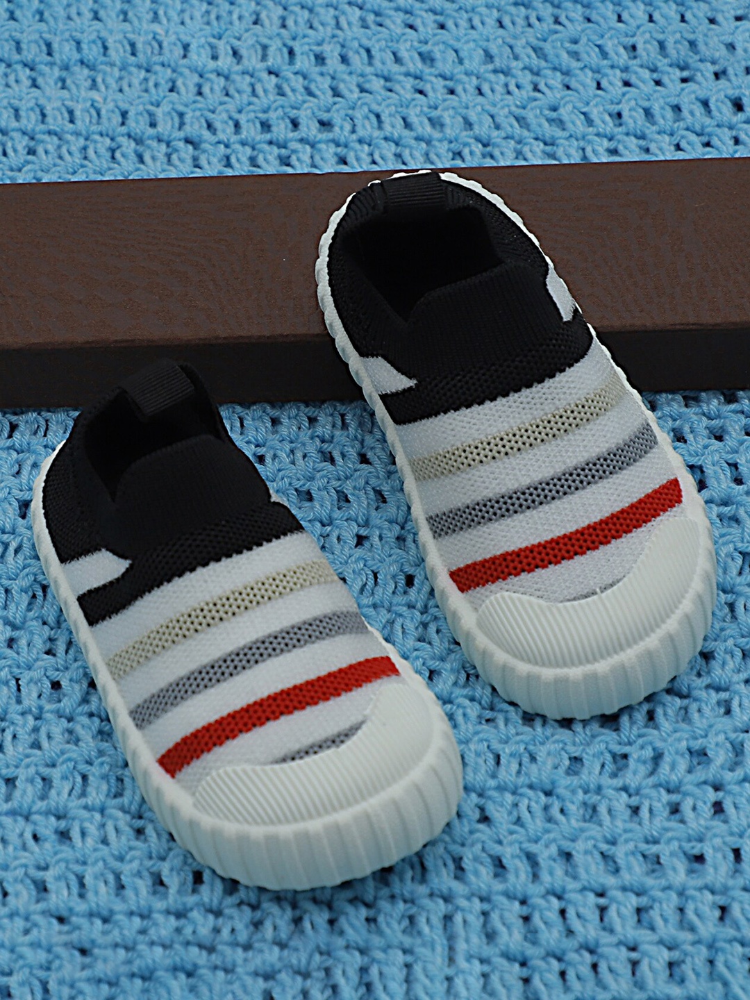 

FEETWELL SHOES Unisex Kids Black Striped Slip-On Sneakers
