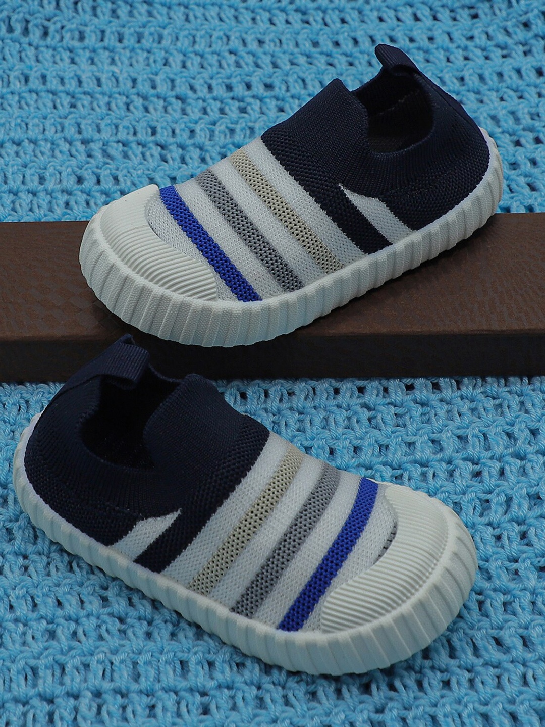 

FEETWELL SHOES Unisex Kids Blue Striped Slip-On Sneakers