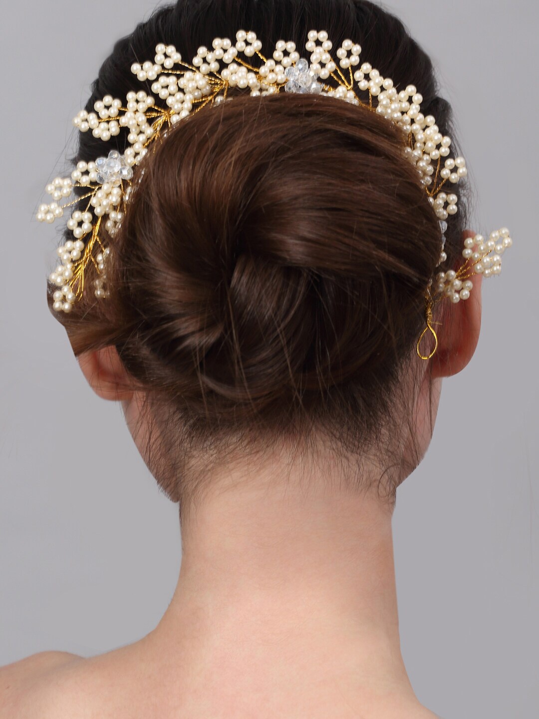 

Celena Cole Women White & Gold-Toned Embellished Hair Tiara