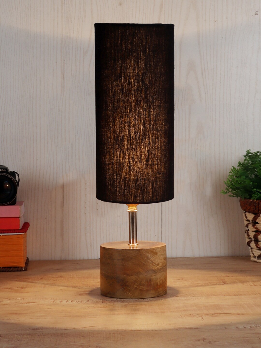 

Devansh Black & Beige Traditional Table Lamp