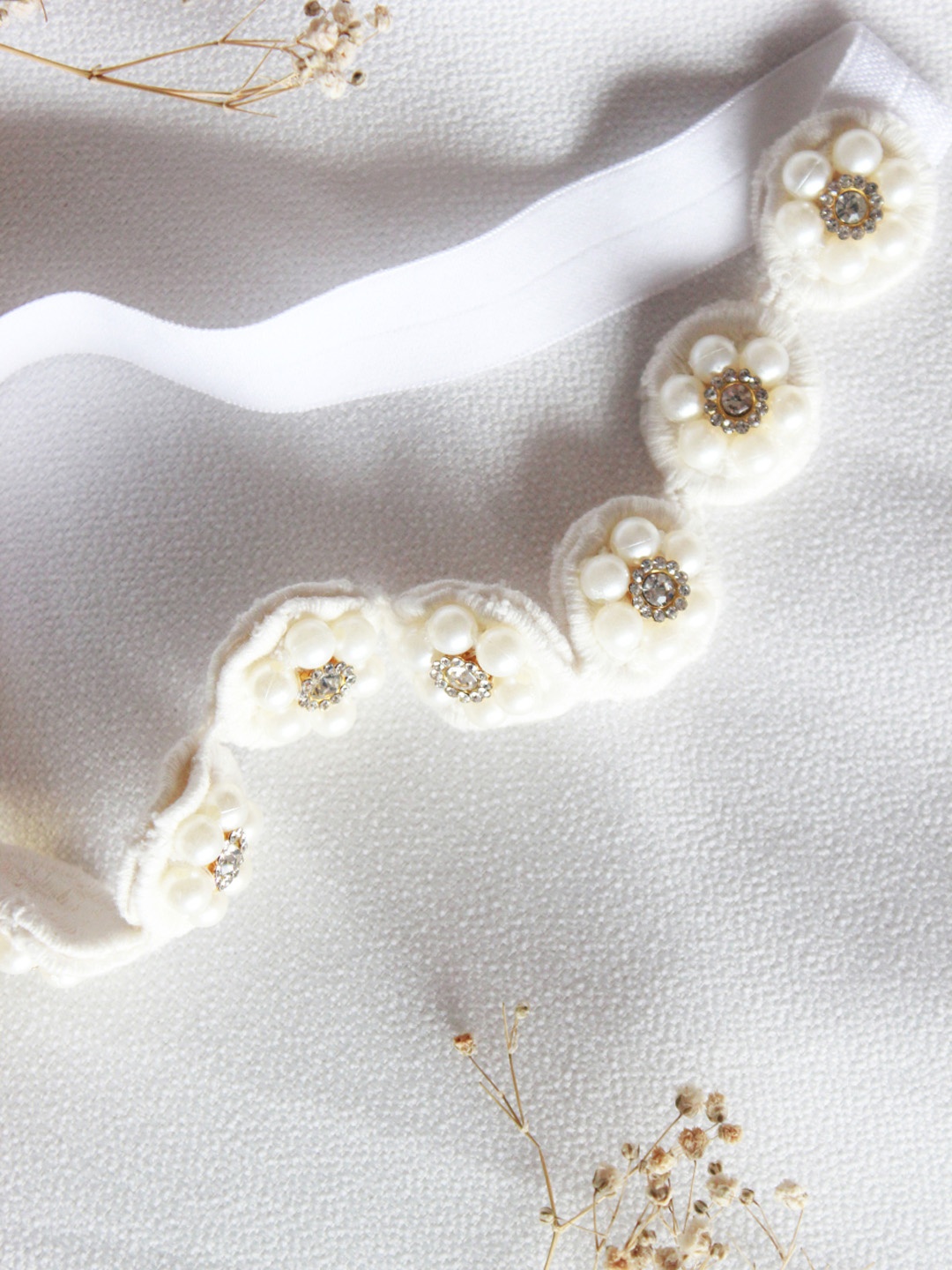 

Choko Girls Off White Embellished Hairband