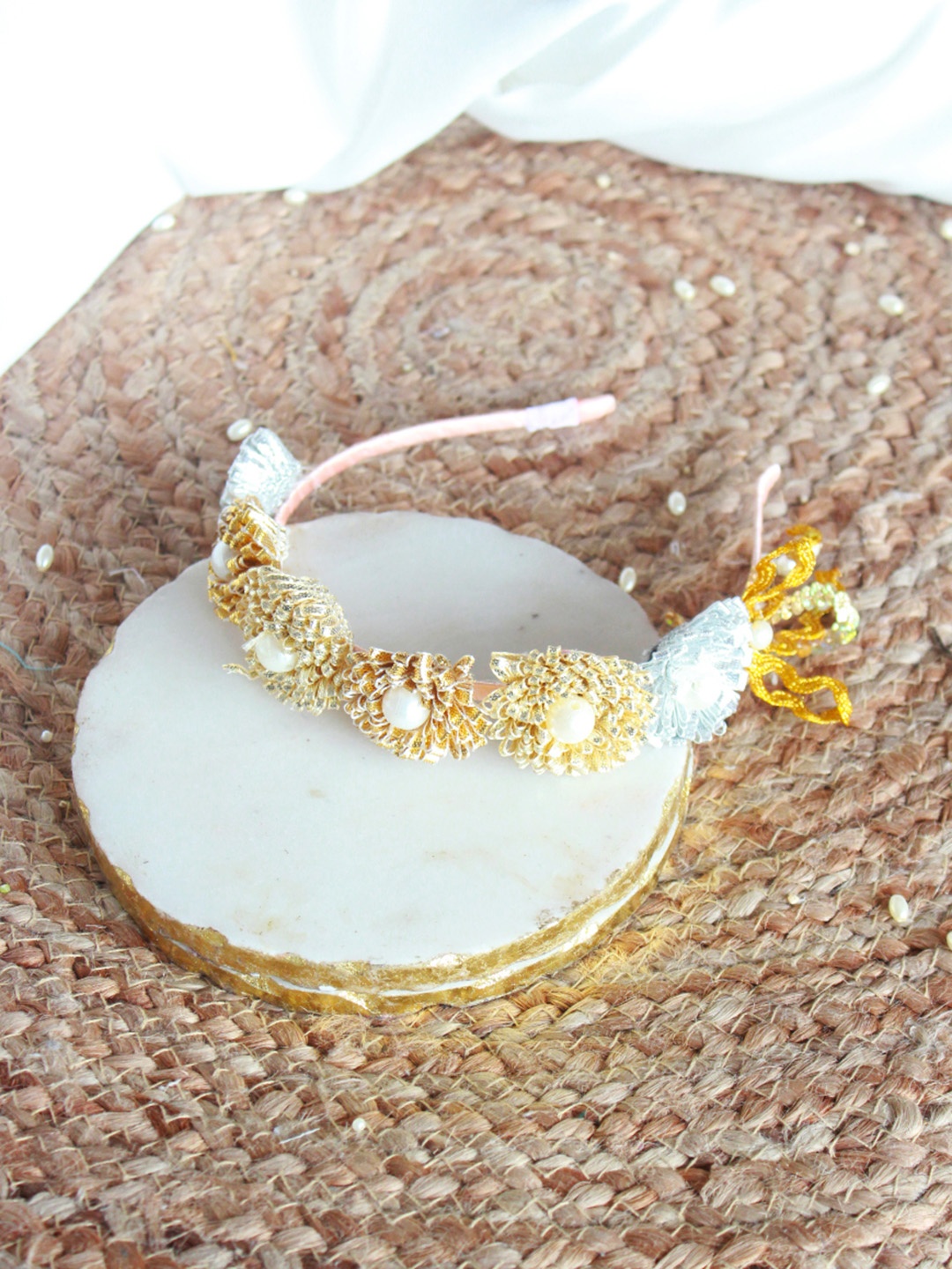 

Choko Girls Gold-Toned & Silver-Toned Embellished Hairband