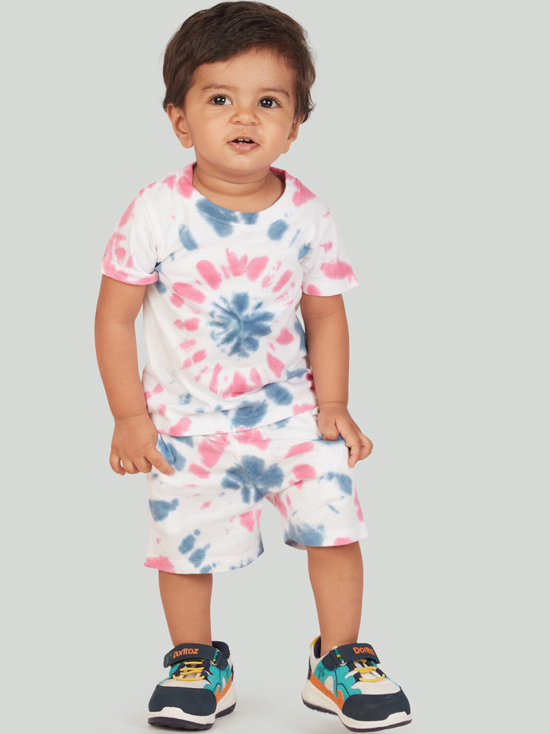 

Zalio Boys Multicoloured Printed T-shirt with Shorts, Multi