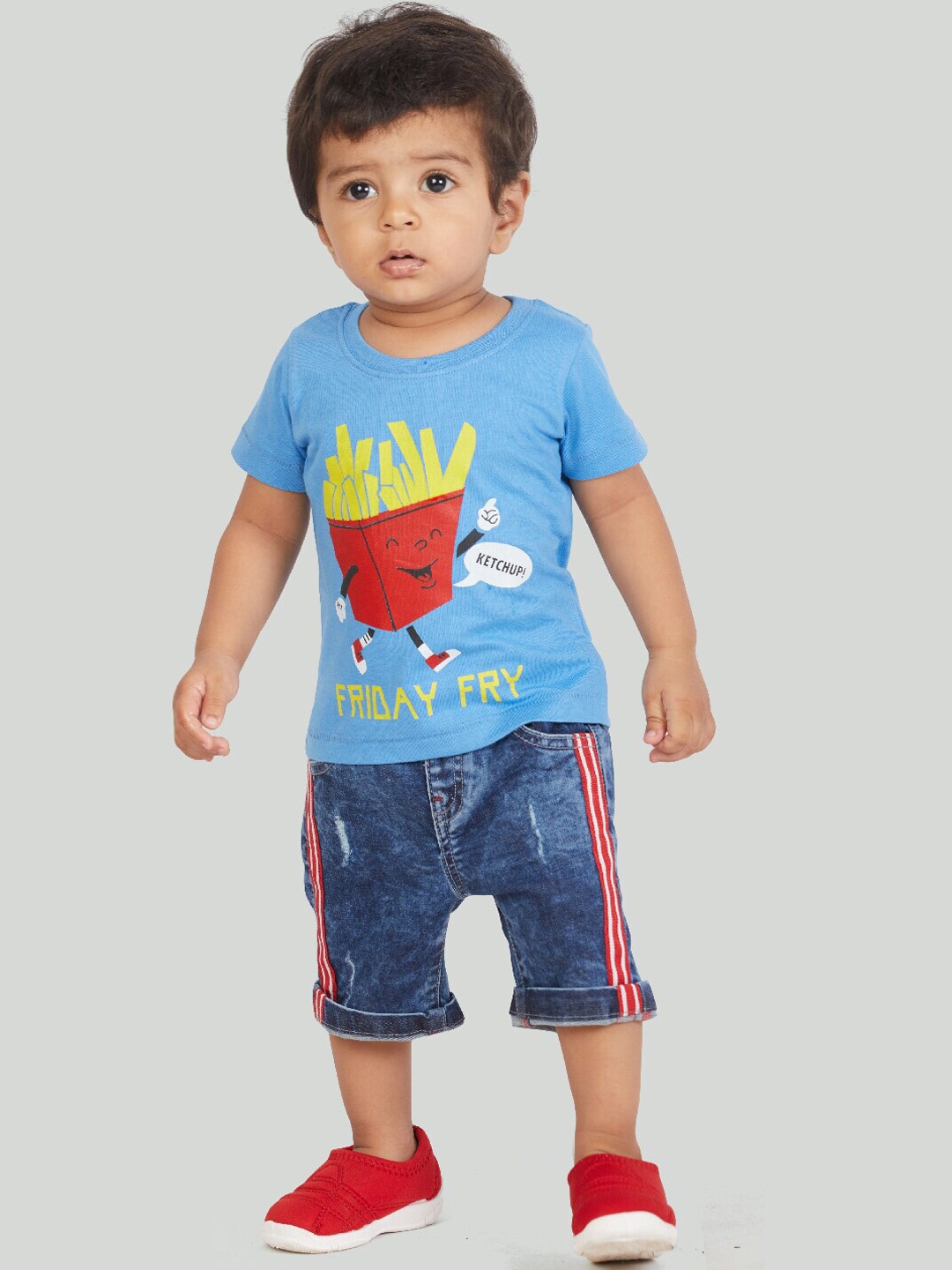 

Zalio Boys Blue Printed Cotton T-shirt With Shorts Clothing Set