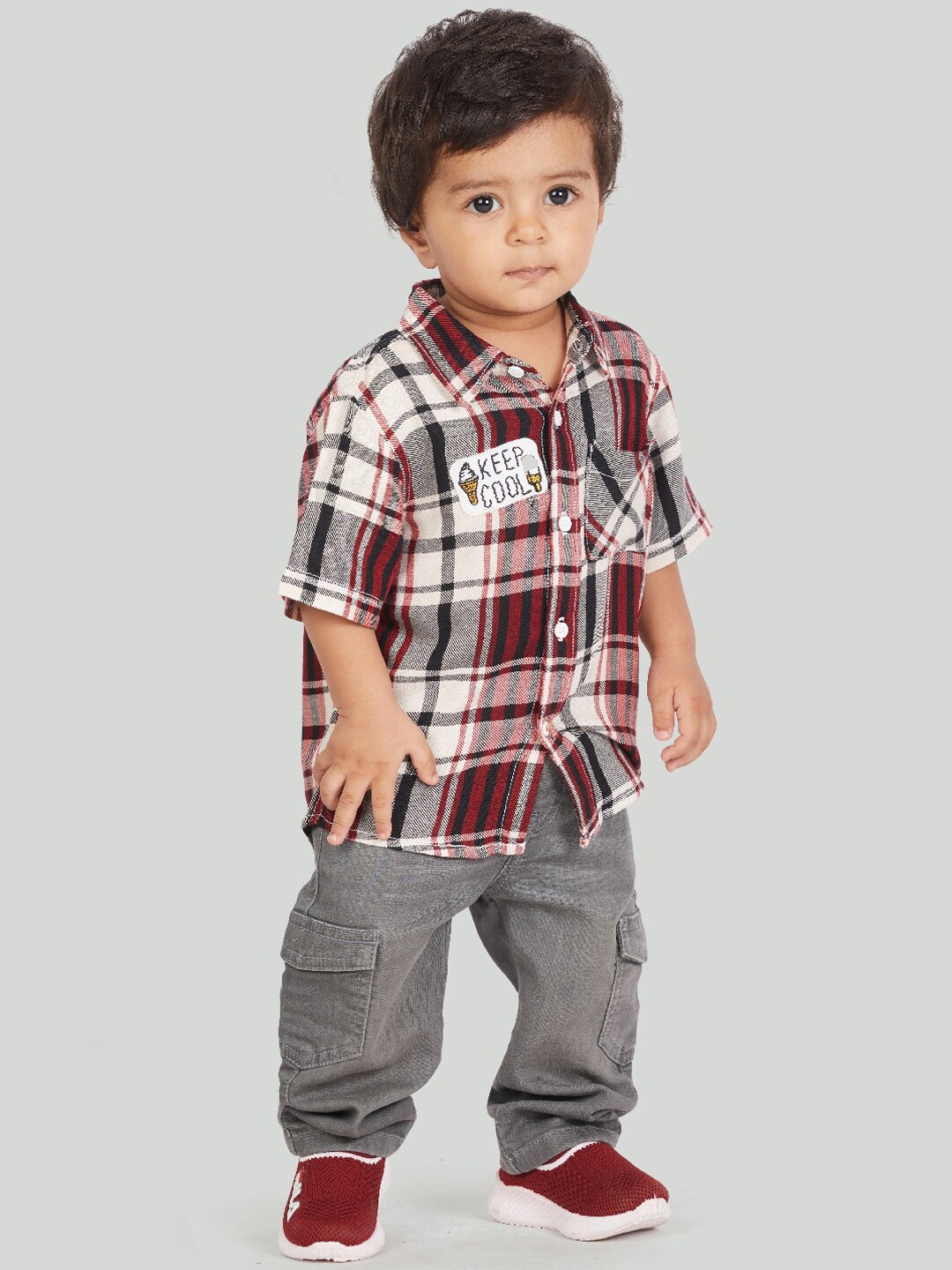 

Zalio Boys Purple & Grey Cotton Checked T-shirt With Trousers