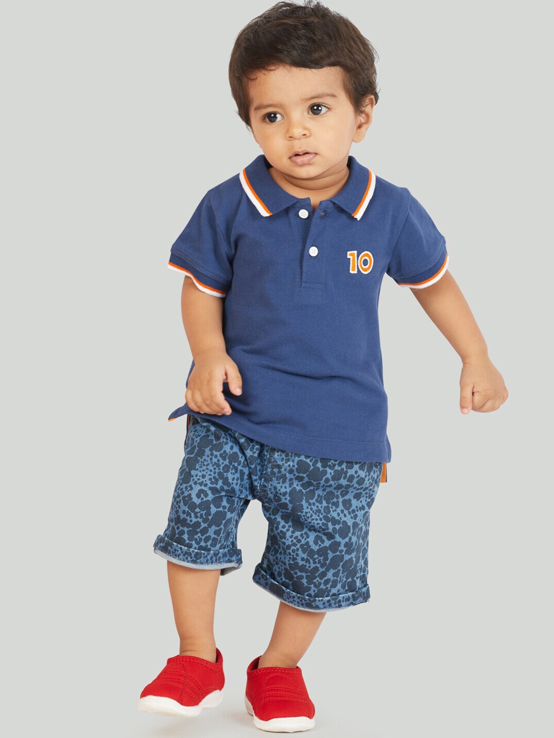 

Zalio Boys Blue T-shirt with Shorts