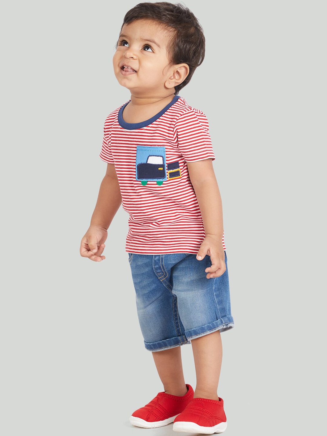 

Zalio Boys Red & Blue Printed T-shirt with Shorts