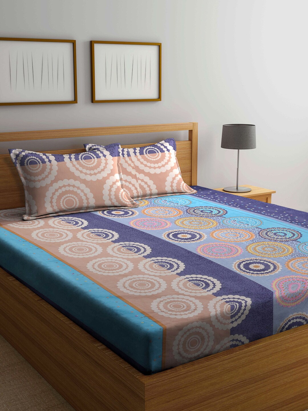 

Arrabi Blue & Beige Geometric 300 TC King Bedsheet with 2 Pillow Covers