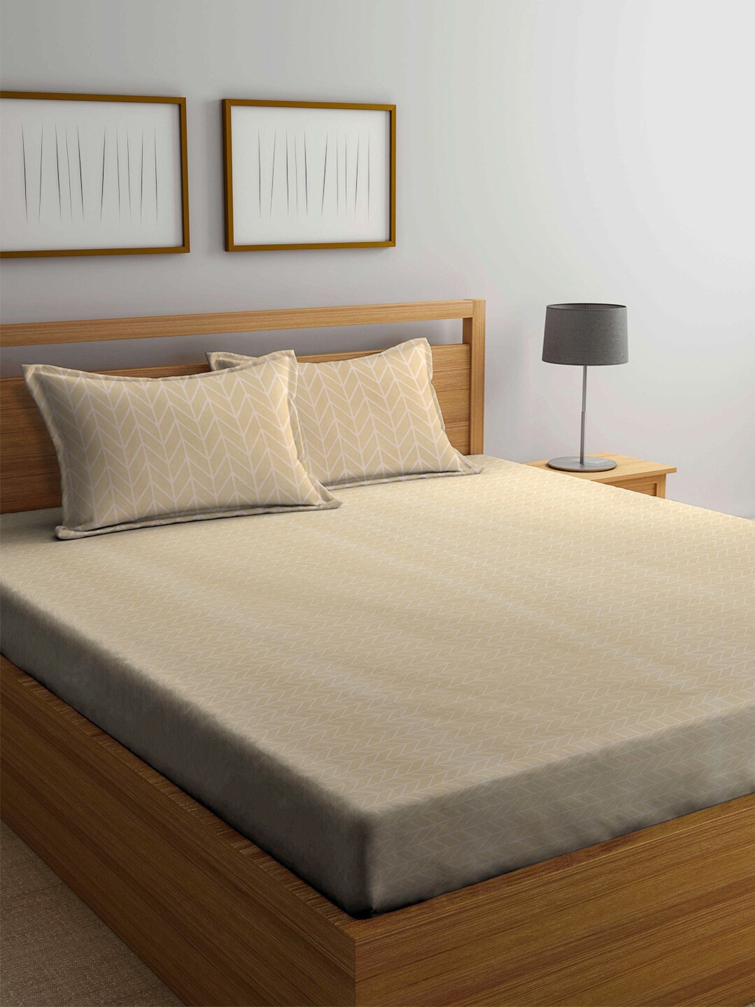 

Arrabi Beige & White Geometric 300 TC King Bedsheet with 2 Pillow Covers