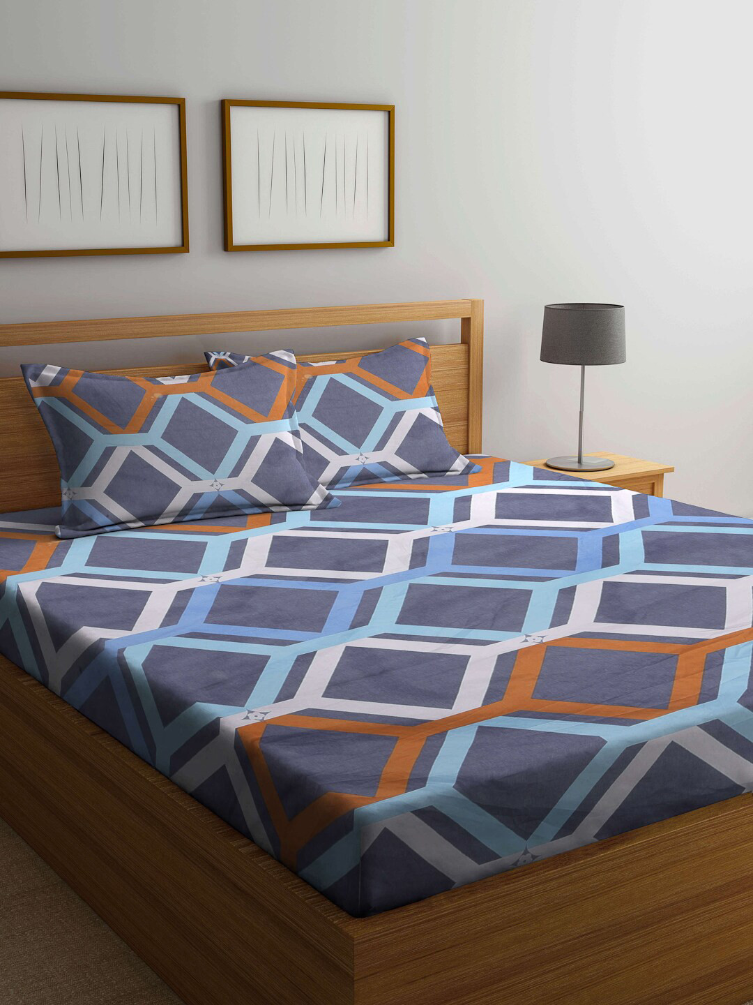 

Arrabi Grey & Orange Geometric 300 TC King Bedsheet with 2 Pillow Covers