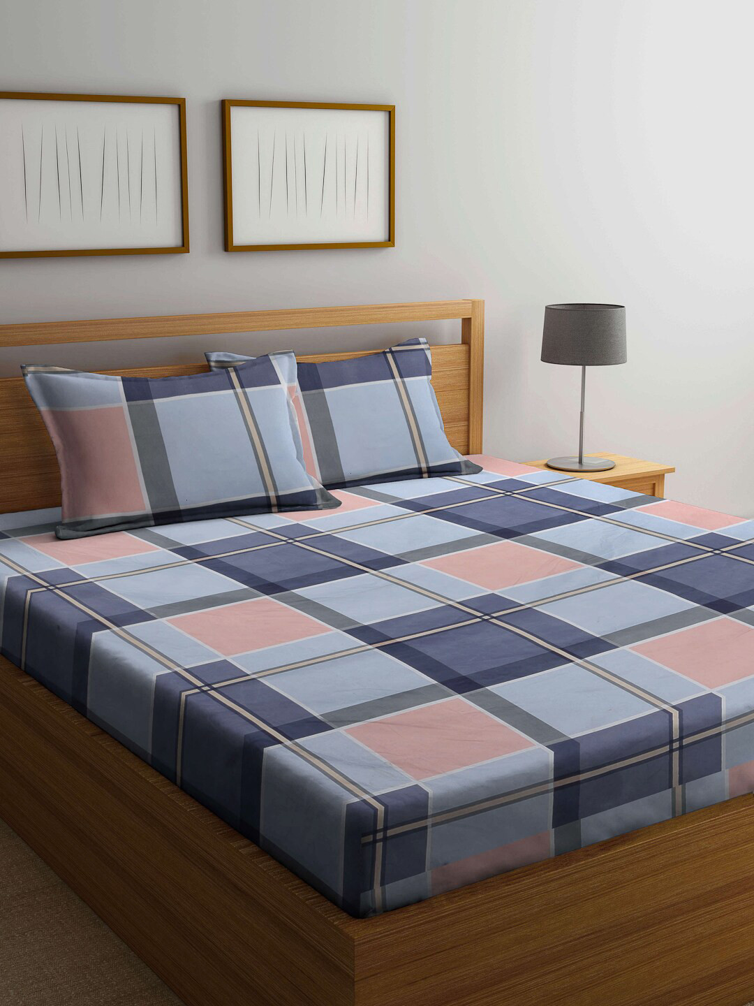 

Arrabi Grey & Peach-Coloured Geometric 300 TC King Bedsheet with 2 Pillow Covers