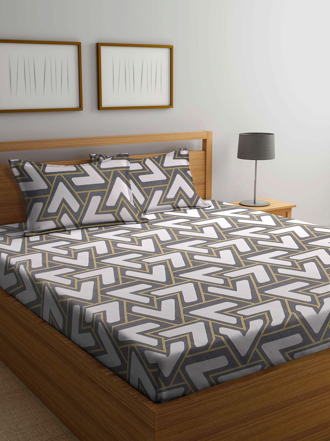 

Arrabi Brown & White Graphic 300 TC King Bedsheet with 2 Pillow Covers