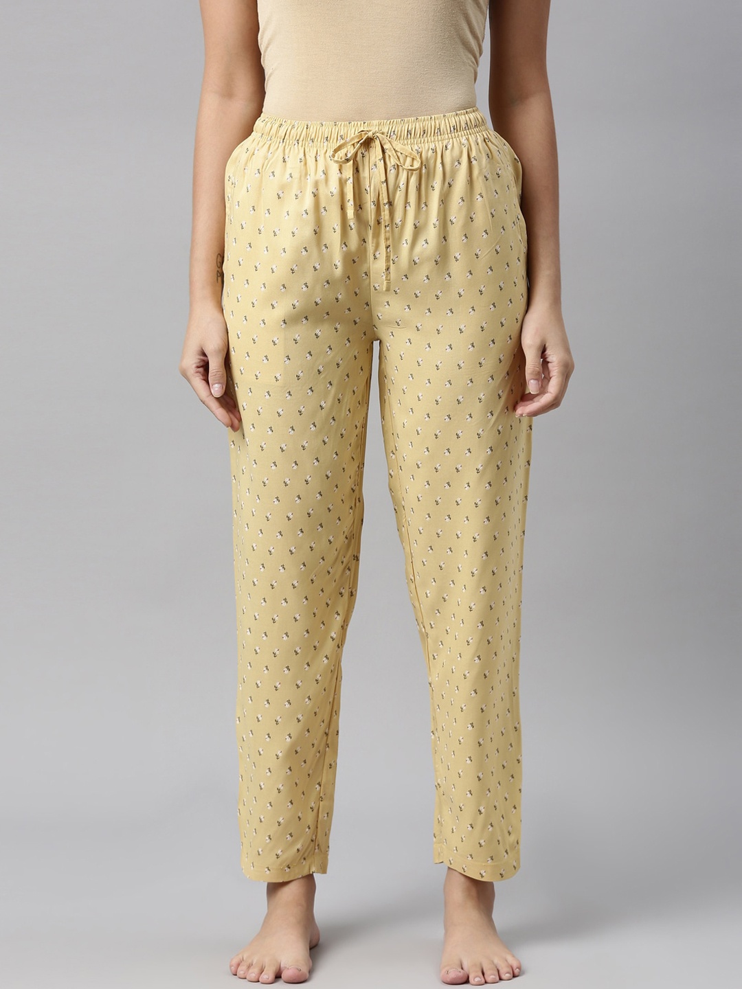 

Go Colors Women Yellow & White Printed Relaxed-Fit Lounge Pant