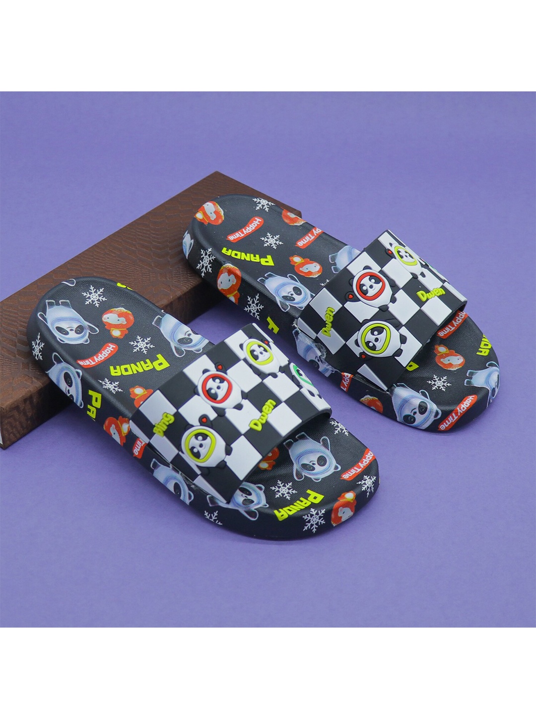 

FEETWELL SHOES Kids Black & White Printed Rubber Sliders