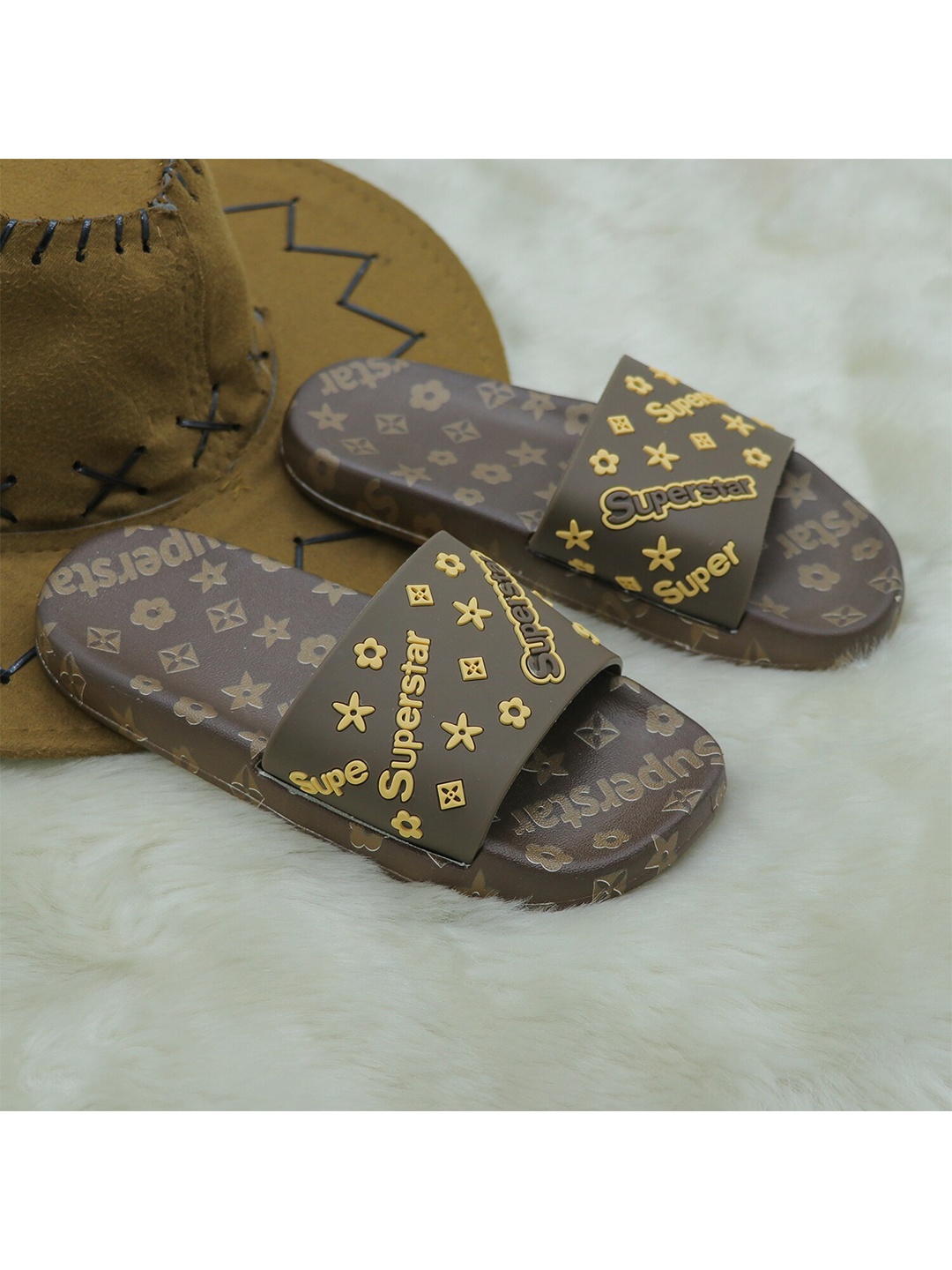 

FEETWELL SHOES Kids Brown & Yellow Printed Rubber Sliders