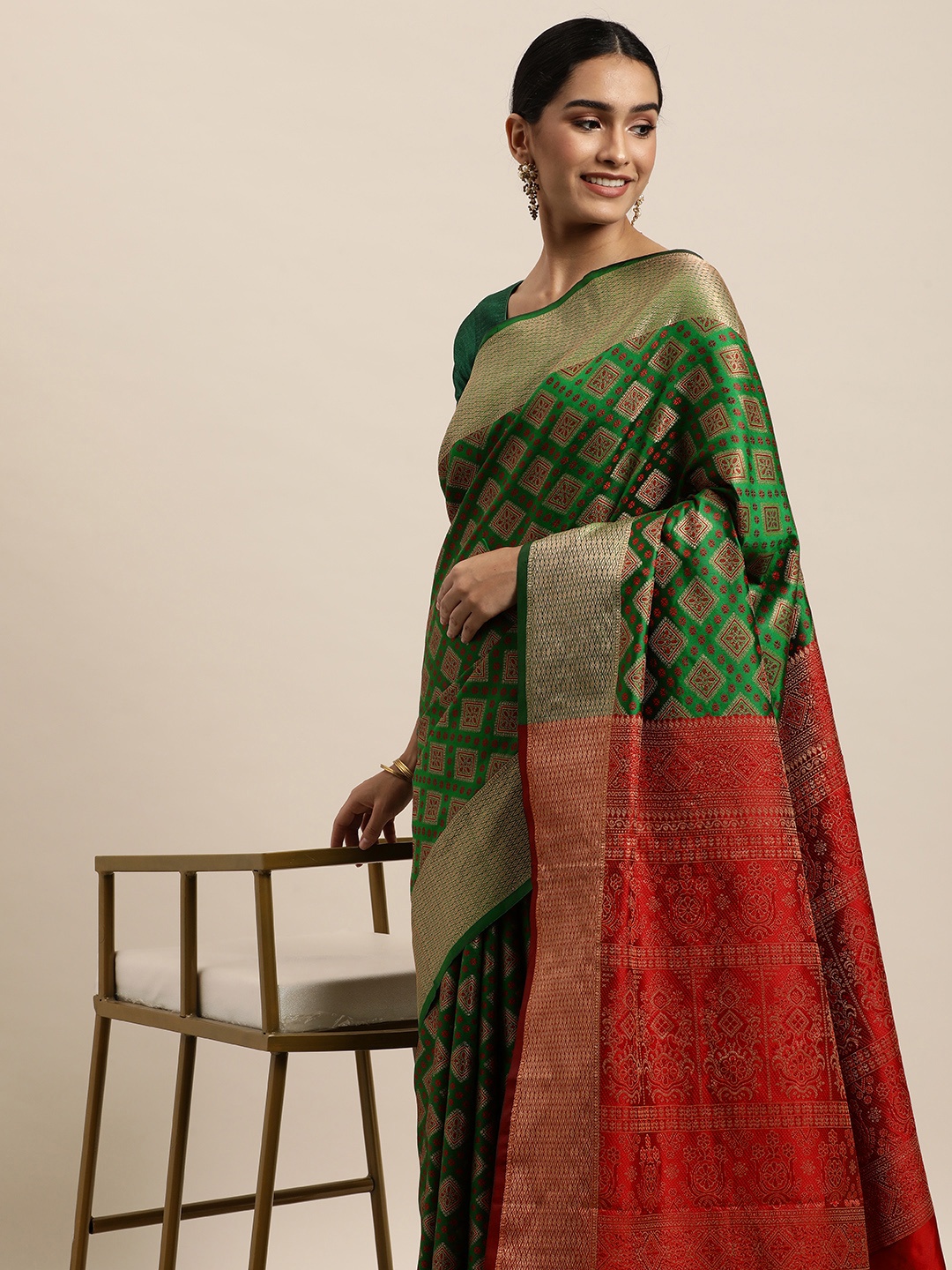 

Saree Swarg Green & Golden Silk Blend Banarasi Sarees